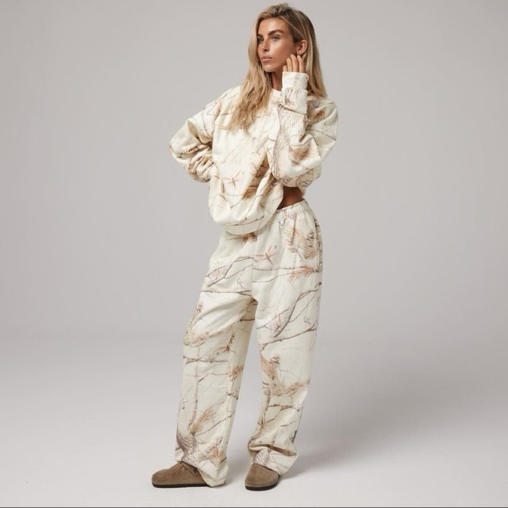 Neutral Botanical Print sweatshirt